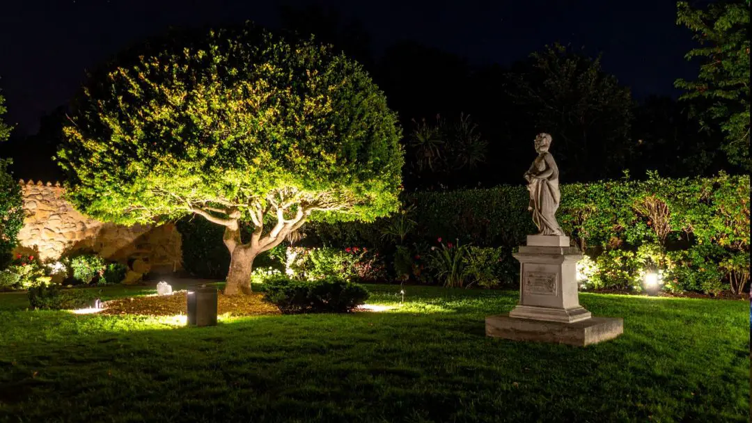outdoor lighting tips
